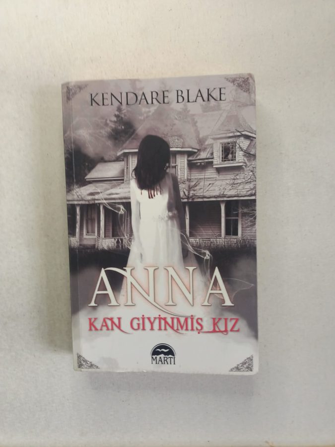 Anna - Kan Giyinmiş Kız