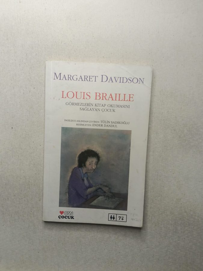 LOUIS  BRAILLE - GÖRMEZLERİN KİTAP OKUMASINI SAĞLAYAN ÇOCUK -  7 YAŞ +